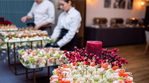 Benefits of Organizing a Private Party With Expert Caterers